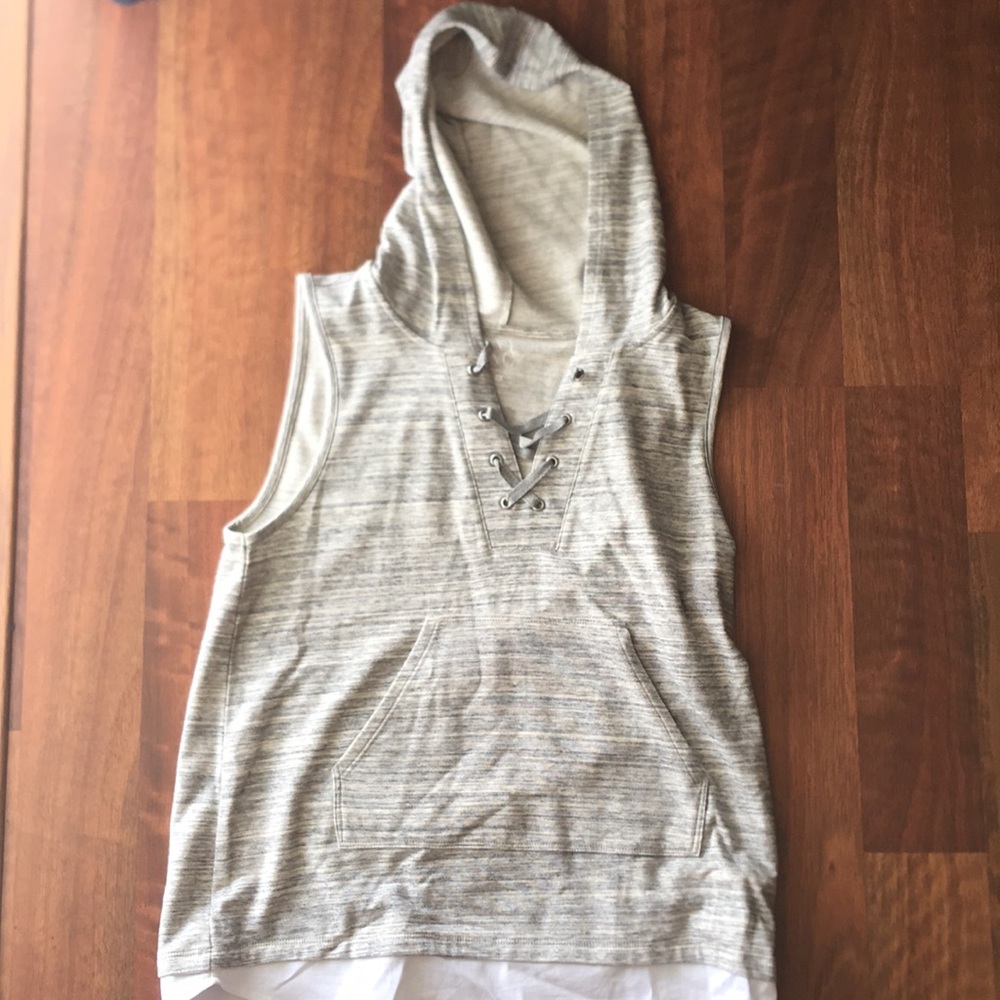 Light gray muscle tee